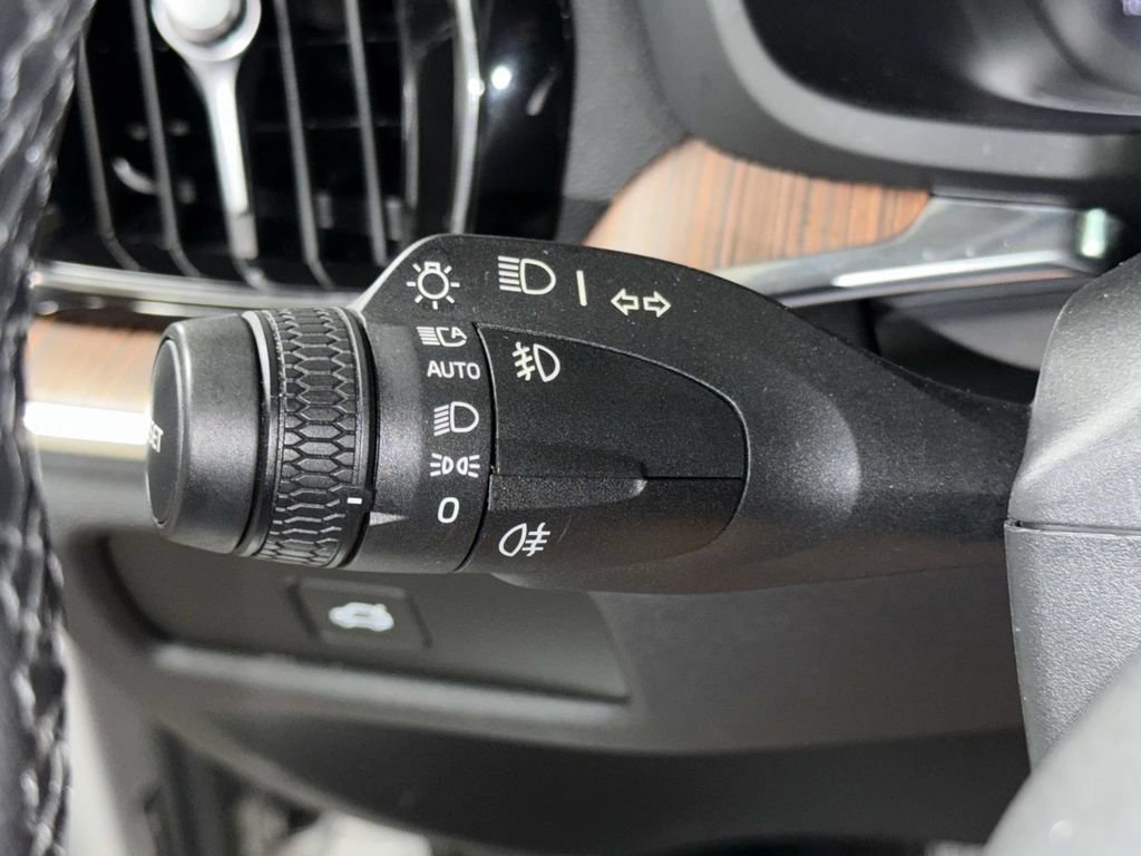 Used 2024 Volvo V60 B5 Cross Country Plus w/ Protection Package Premier AWD/4WD image 28