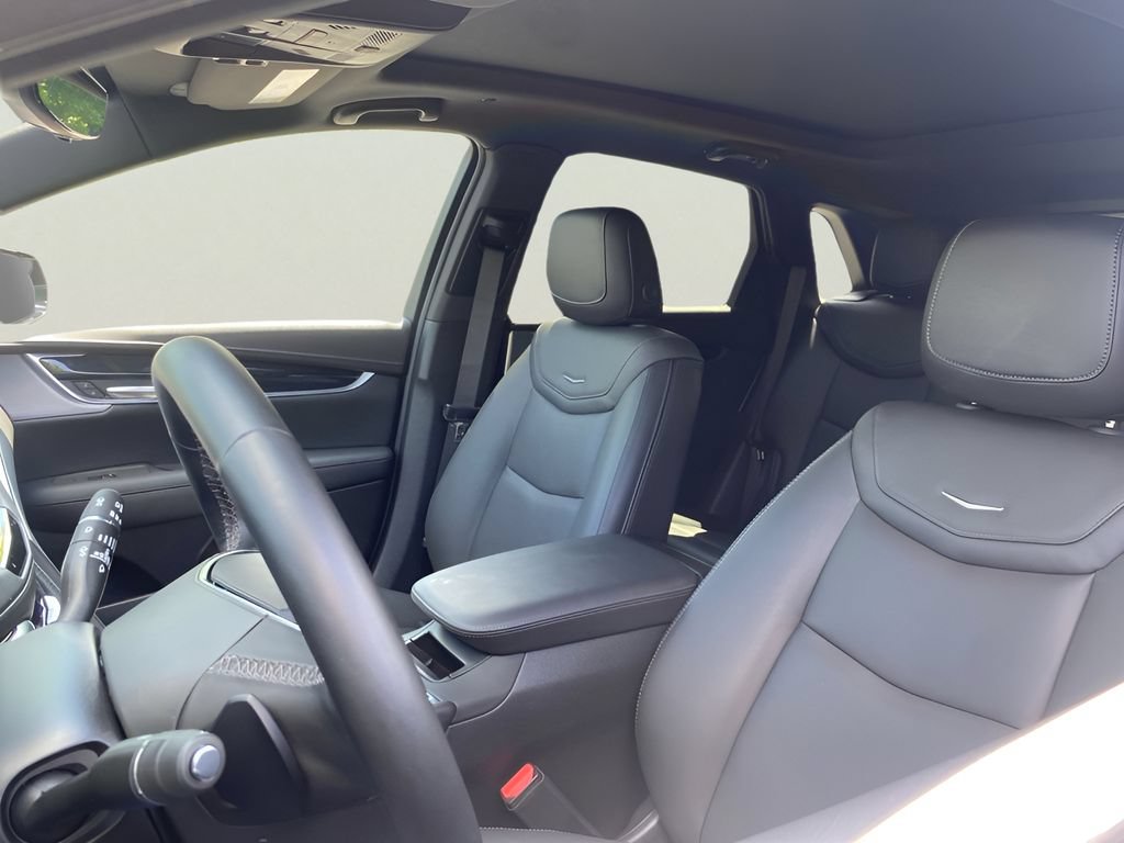 Used 2025 Cadillac XT5 Premium Luxury w/ Technology Package AWD/4WD image 14