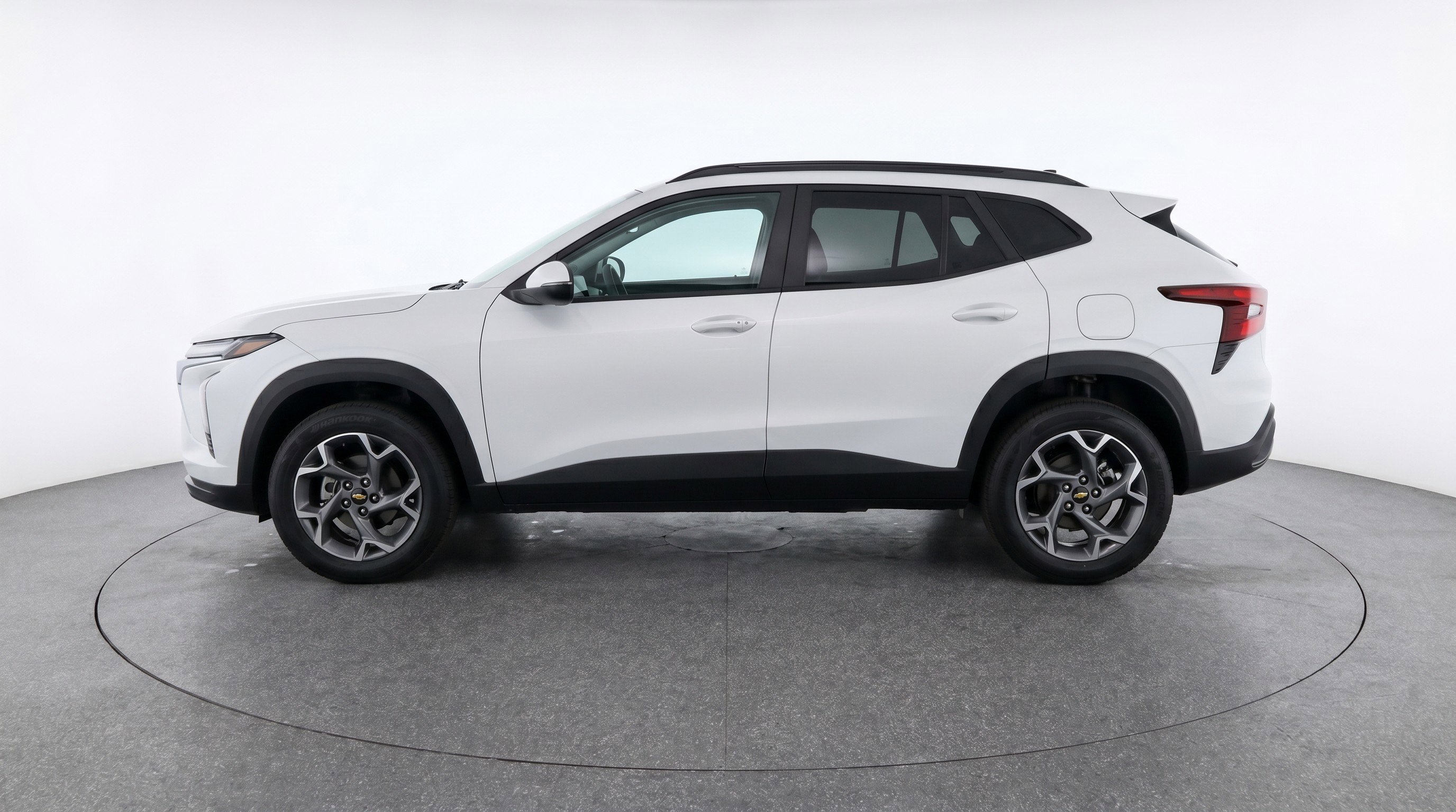 Used 2025 Chevrolet Trax LT FWD image 5