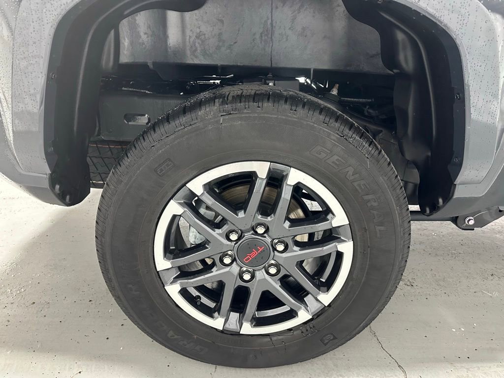 Used 2025 Toyota Tacoma TRD Sport AWD/4WD image 60
