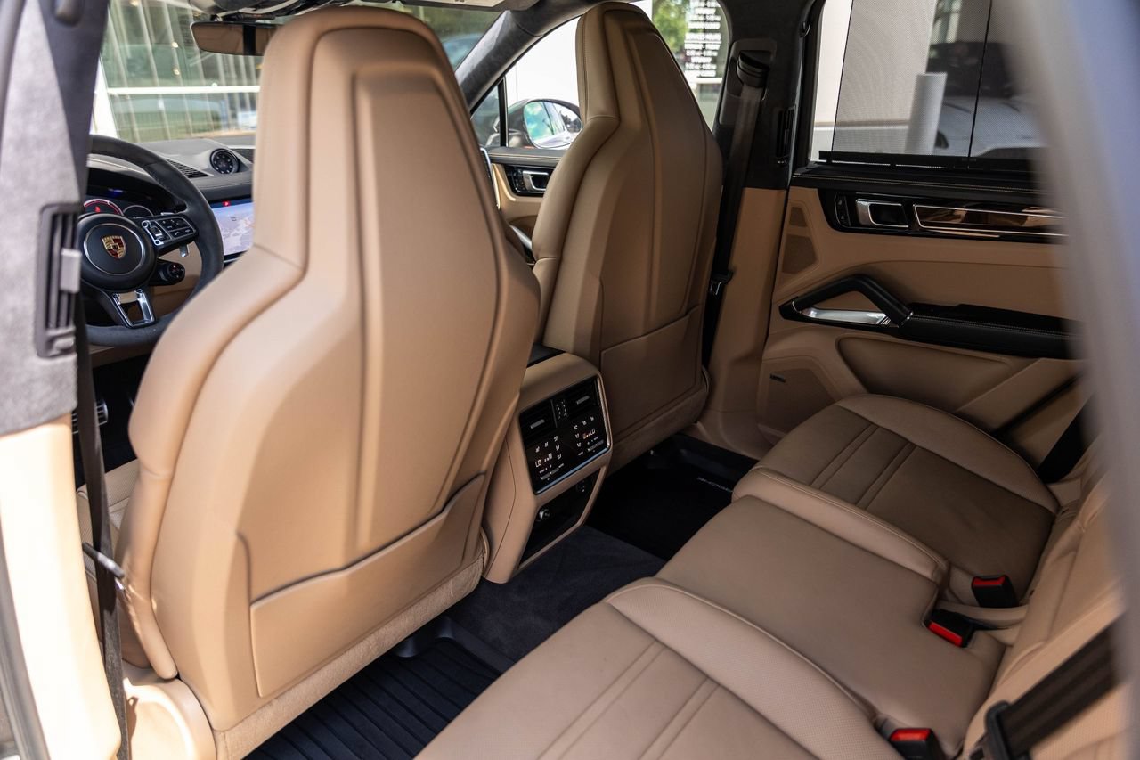 Used 2020 Porsche Cayenne Turbo AWD/4WD image 40