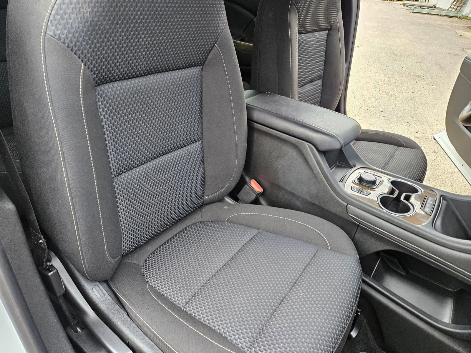 Used 2021 GMC Acadia SLE w/ Driver Convenience Package FWD image 30