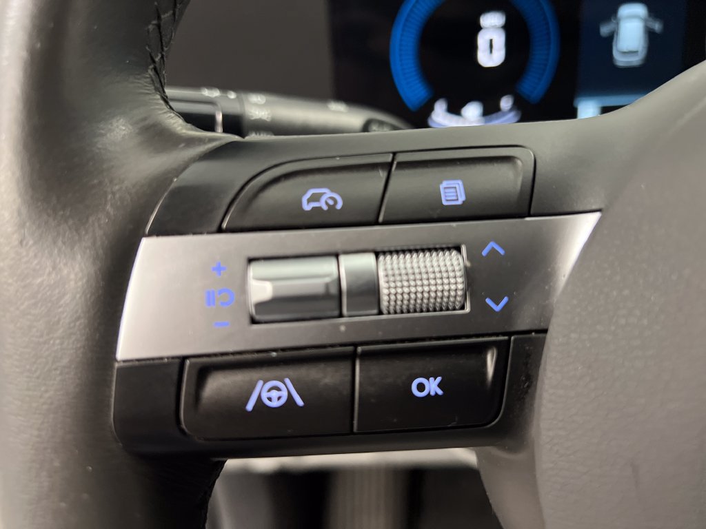 Used 2025 Hyundai Kona SEL FWD image 44