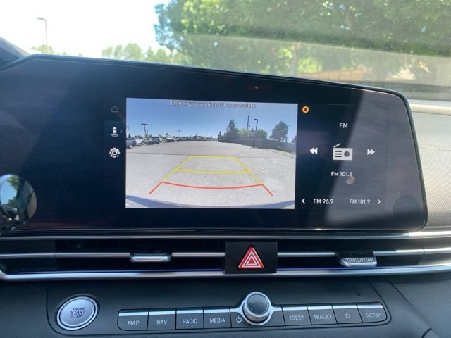 Certified 2025 Hyundai Elantra Limited FWD image 18