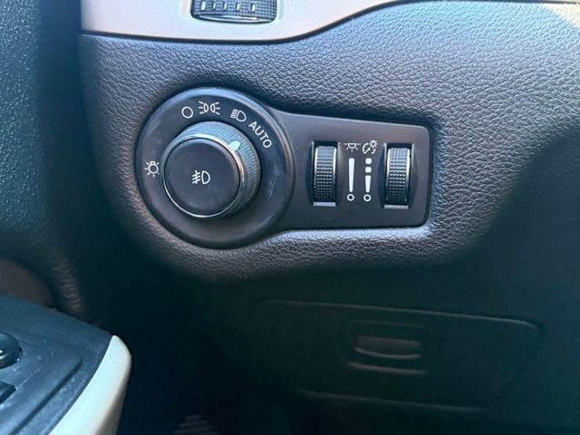 Used 2017 Jeep Cherokee Latitude image 18
