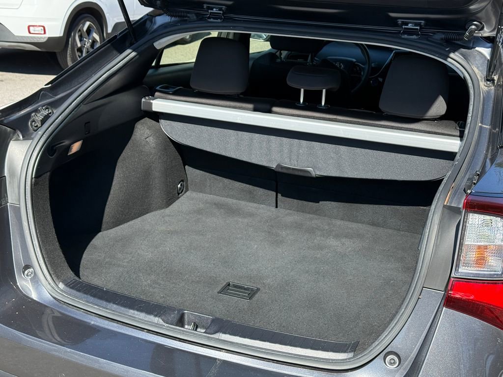 Used 2022 Toyota Prius LE image 11