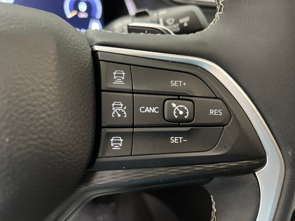 Used 2024 Jeep Grand Cherokee Altitude image 42