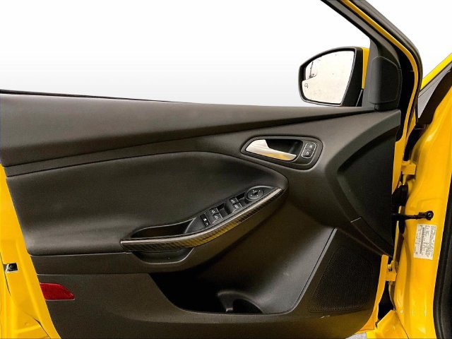 Used 2018 Ford Focus ST w/ Equipment Group 402A FWD image 22
