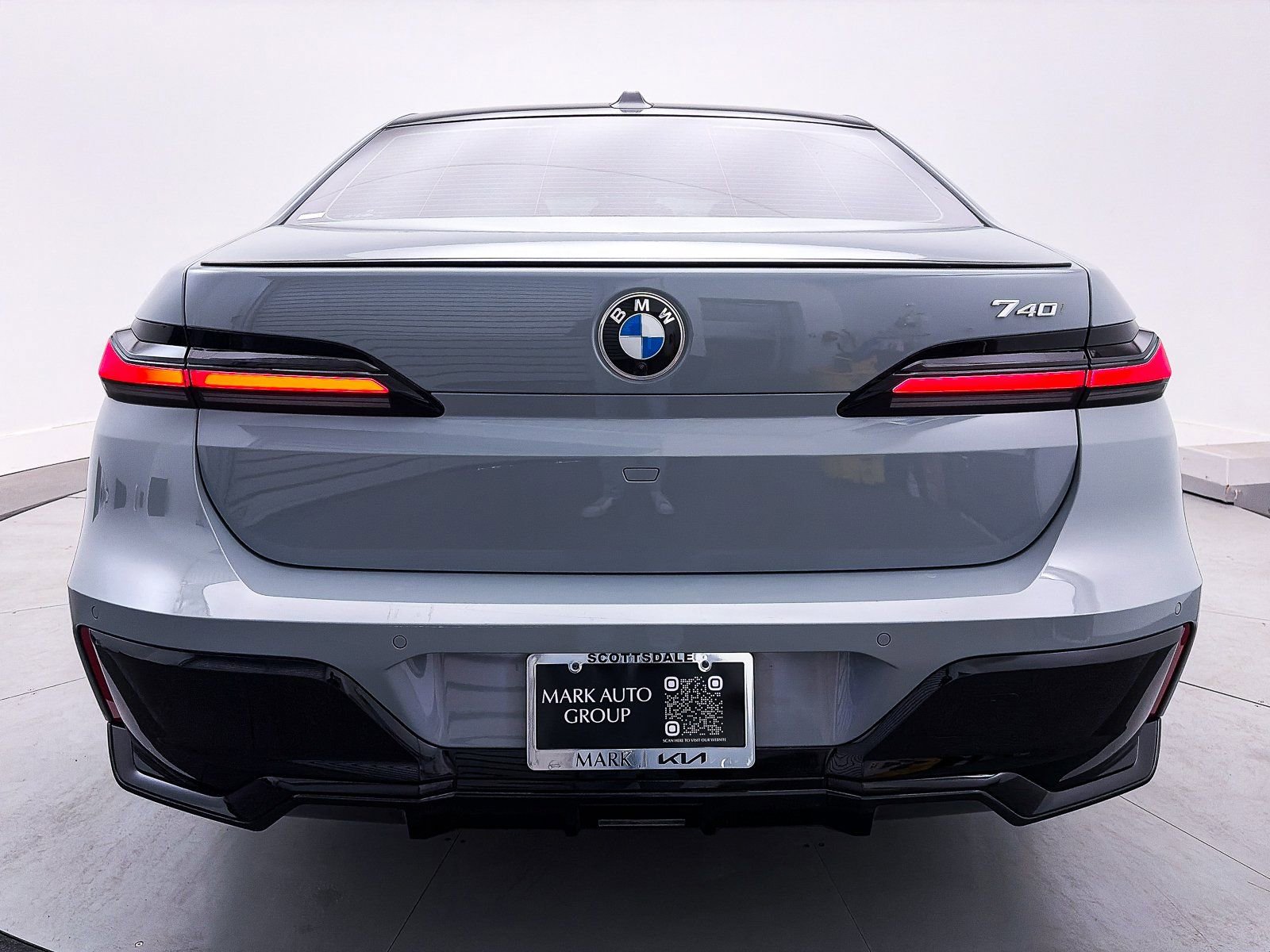 Used 2023 BMW 740i w/ Executive Package image 31