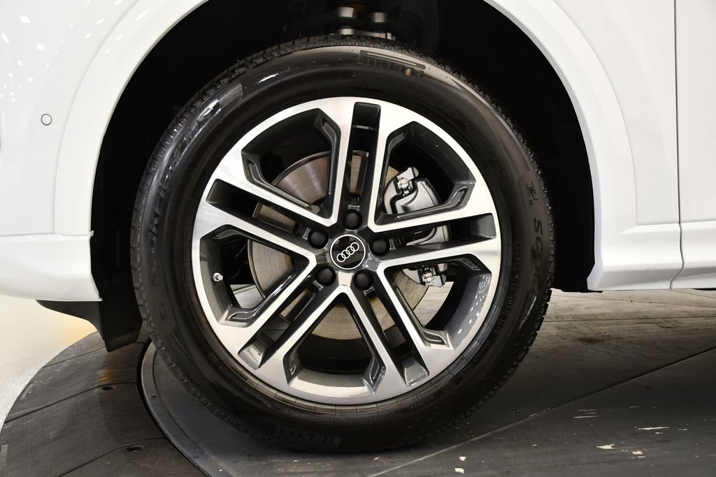 Used 2025 Audi Q5 Premium w/ Convenience Package image 13