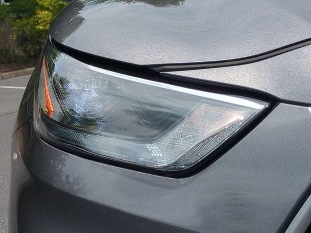 Used 2024 Toyota Highlander LE AWD/4WD image 10