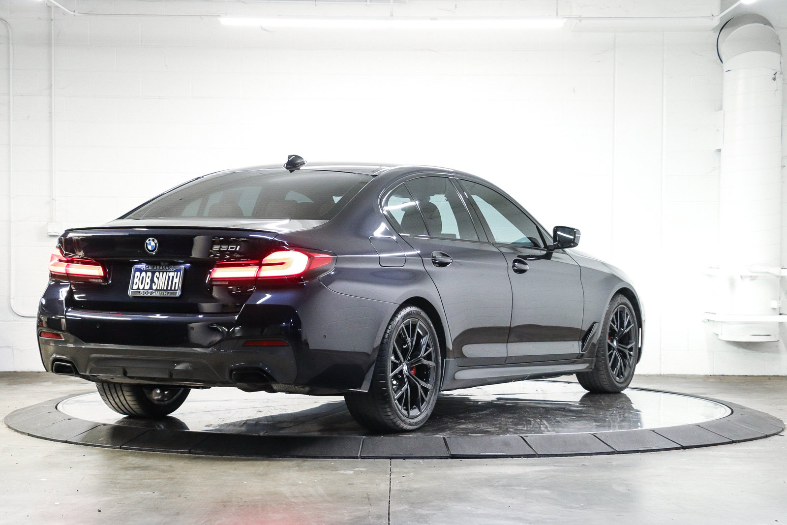 Certified 2023 BMW 530i w/ M Sport Package RWD image 6