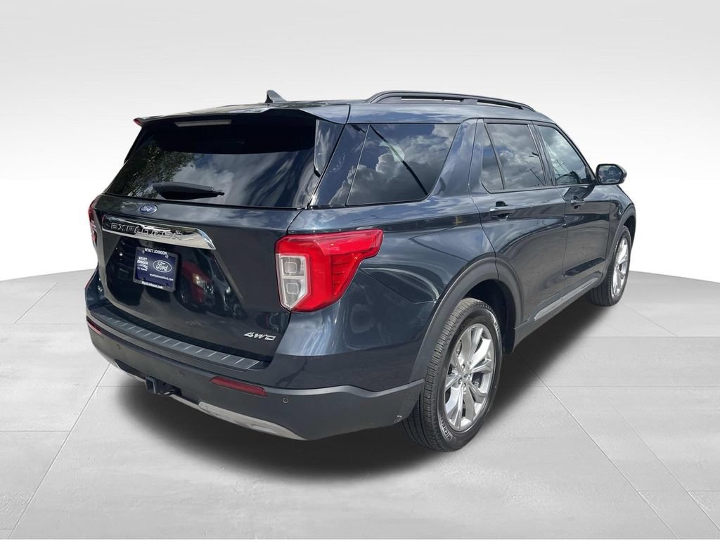 Certified 2024 Ford Explorer XLT w/ Equipment Group 202A AWD/4WD image 3