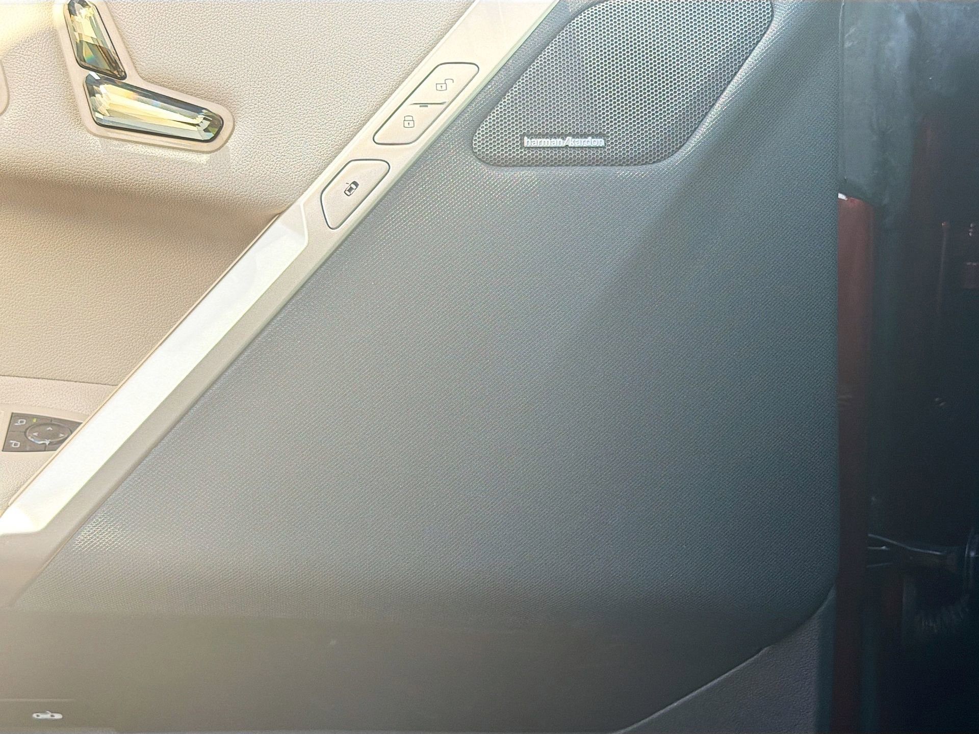 Certified 2025 BMW iX xDrive50 w/ Premium Package image 26