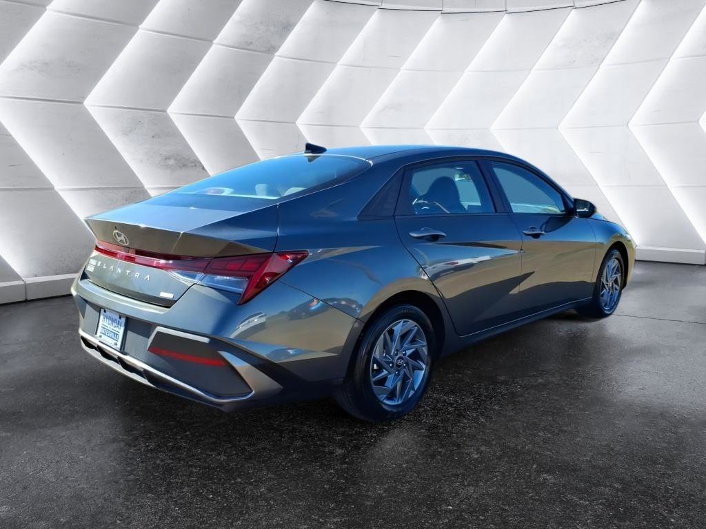 Used 2025 Hyundai Elantra Blue w/ Cargo Package image 5