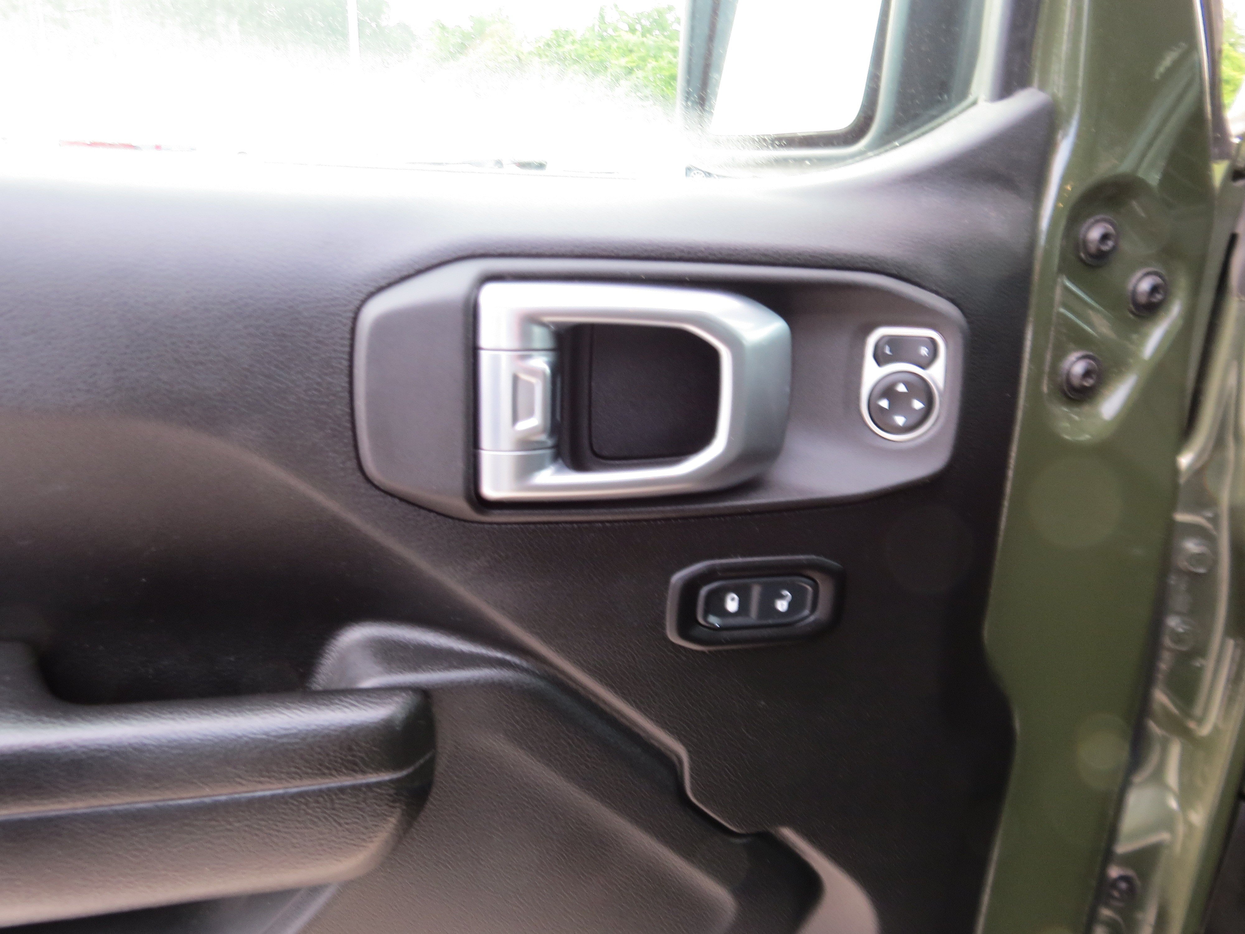 Used 2023 Jeep Gladiator Sport AWD/4WD image 14