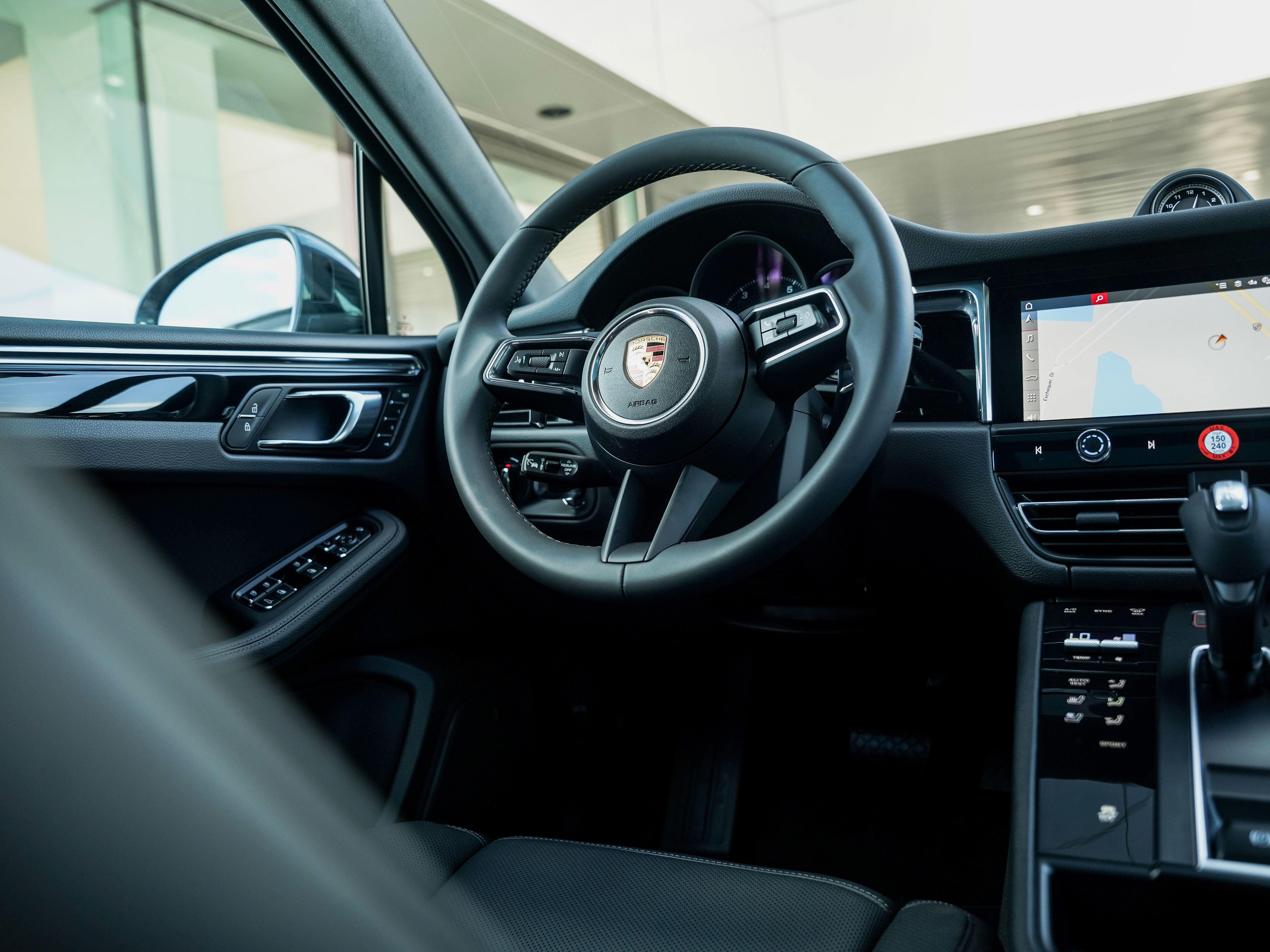 New 2026 Porsche Macan image 25