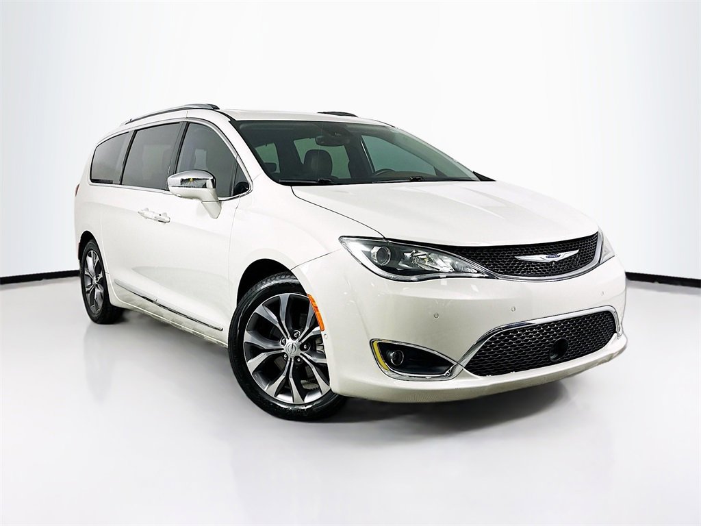 Used 2019 Chrysler Pacifica Limited w/ Tire & Wheel Group image 1