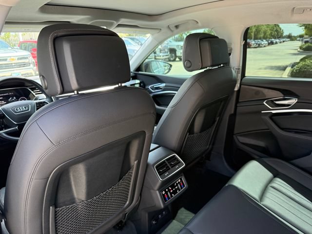 Used 2021 Audi e-tron Premium Plus w/ Premium Plus Package AWD/4WD image 25