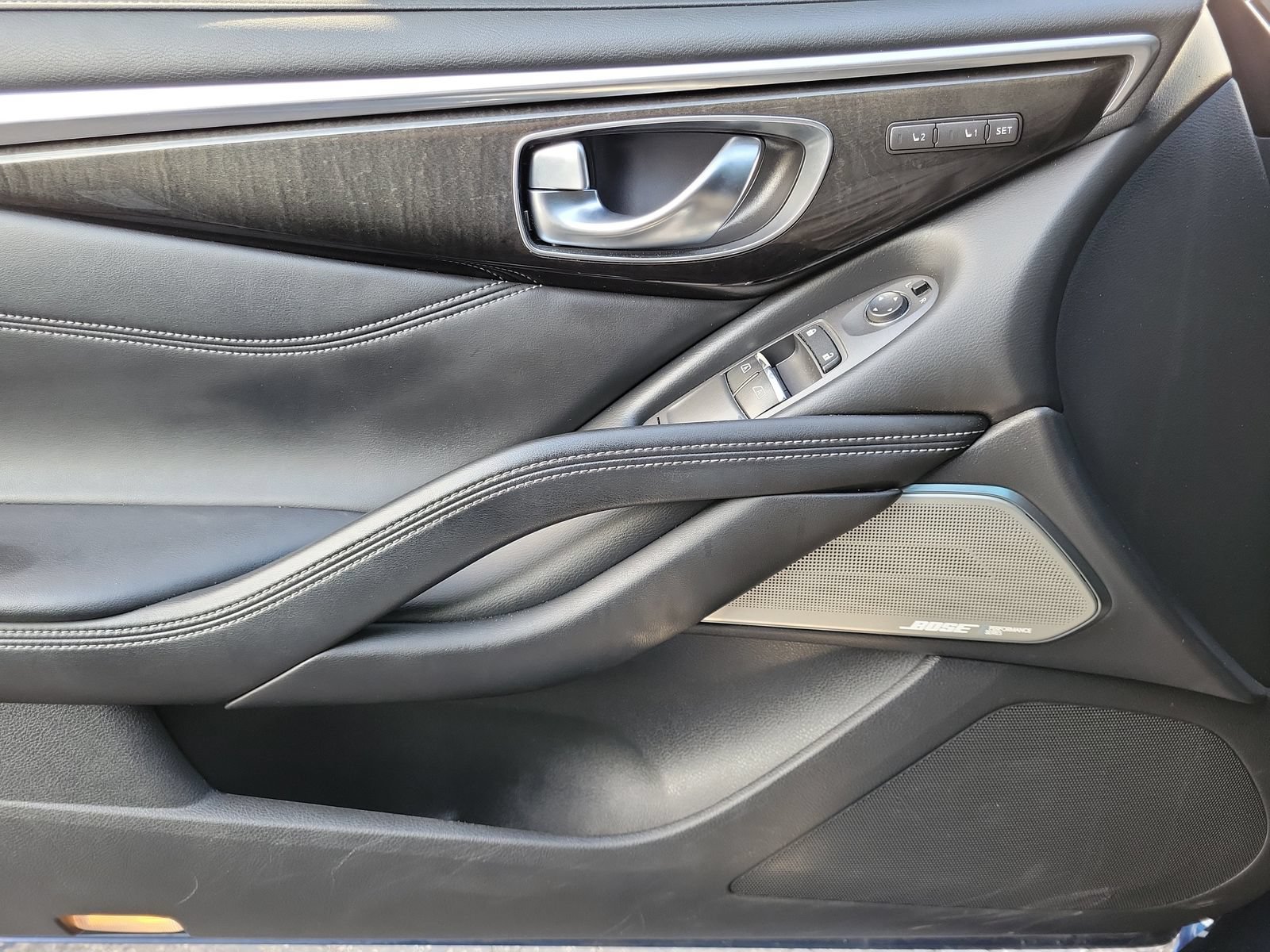Used 2017 INFINITI Q60 3.0t w/ Premium Plus Package 3.0T AWD/4WD image 30