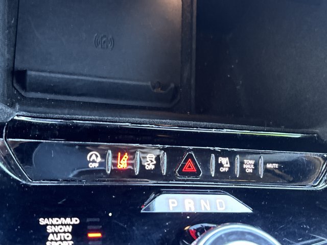 Used 2024 Jeep Wagoneer Series II w/ Flexible Seating Group AWD/4WD image 39