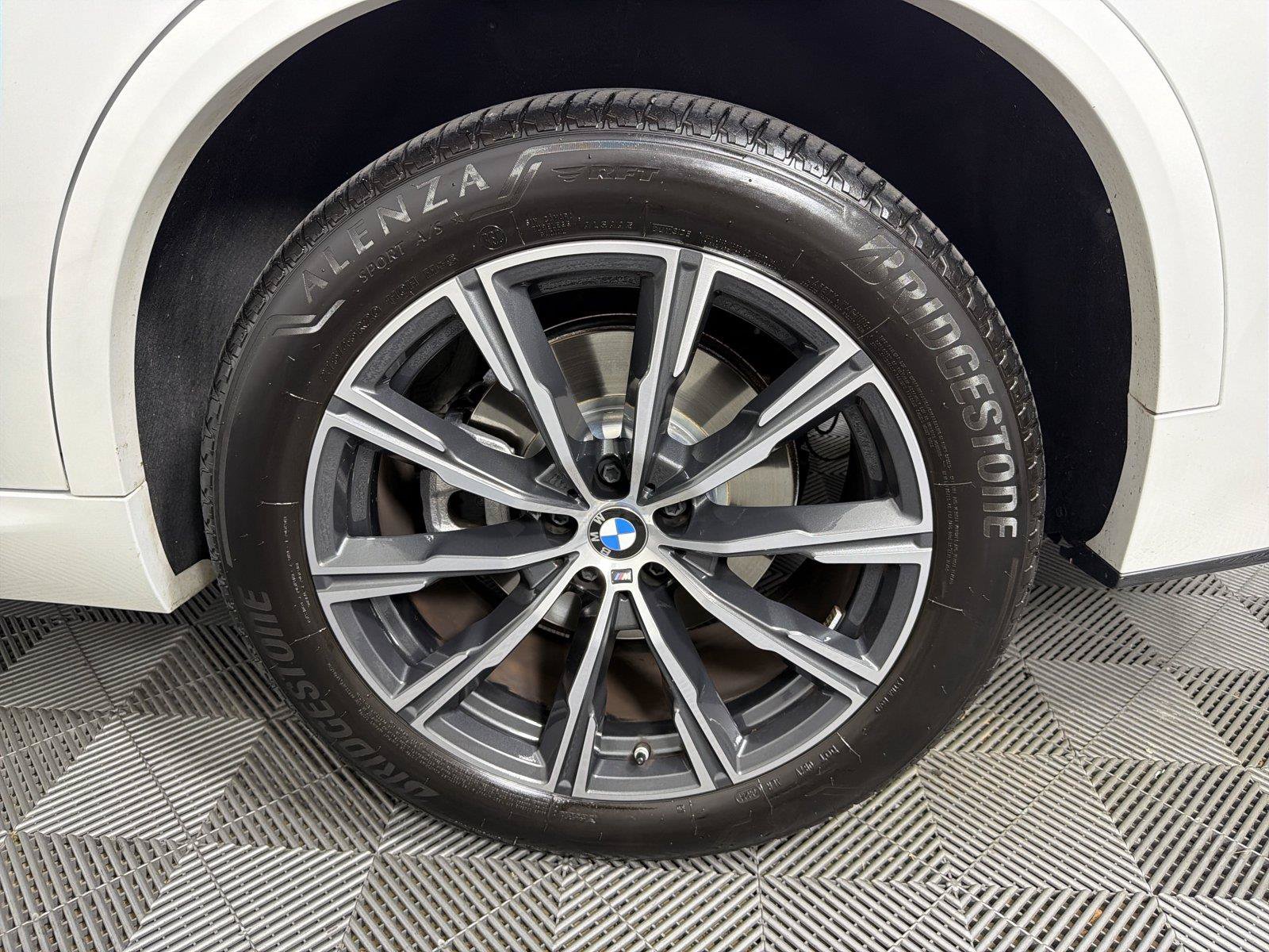 Used 2024 BMW X5 xDrive40i w/ M Sport Package AWD/4WD image 19