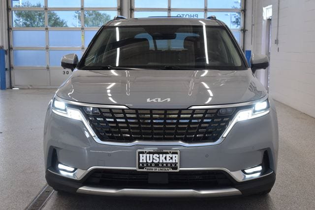 Used 2022 Kia Carnival SX Prestige FWD image 3