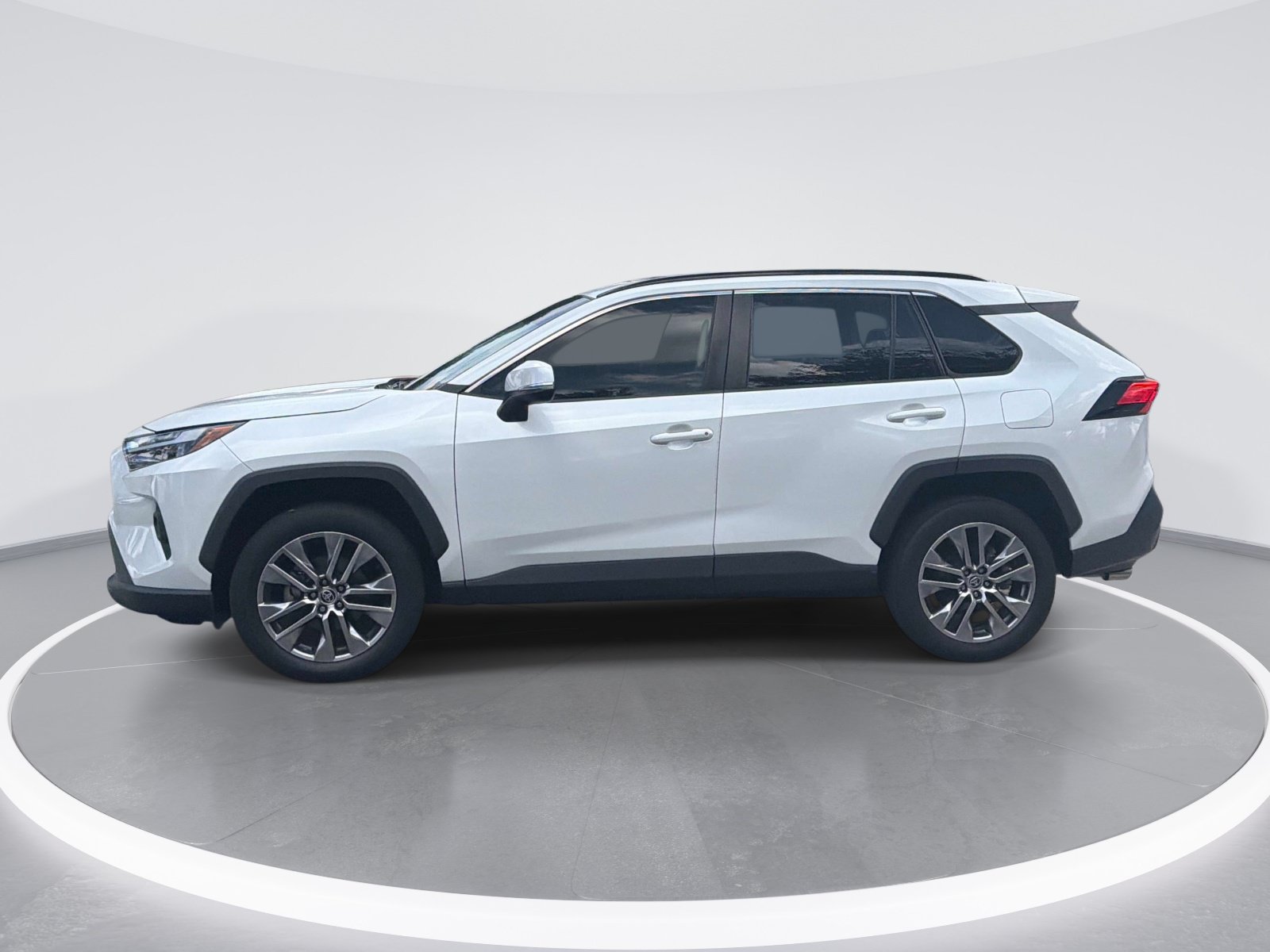 Used 2023 Toyota RAV4 XLE Premium FWD image 6