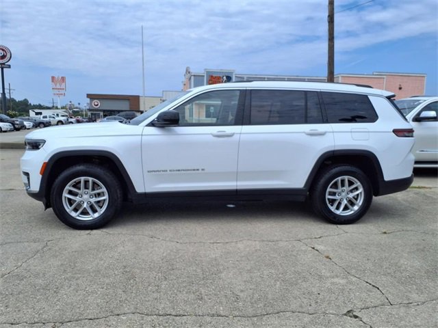 Used 2023 Jeep Grand Cherokee L Laredo image 2