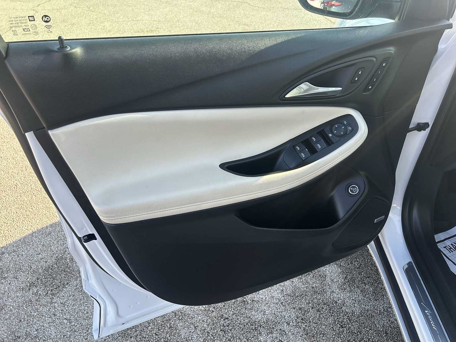 Used 2025 Buick Encore GX Avenir w/ Avenir Convenience Package FWD image 21