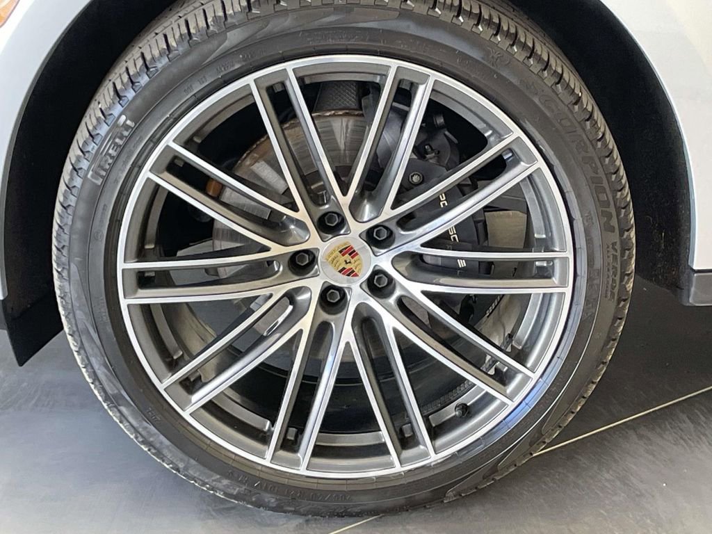 Certified 2025 Porsche Macan AWD/4WD image 11