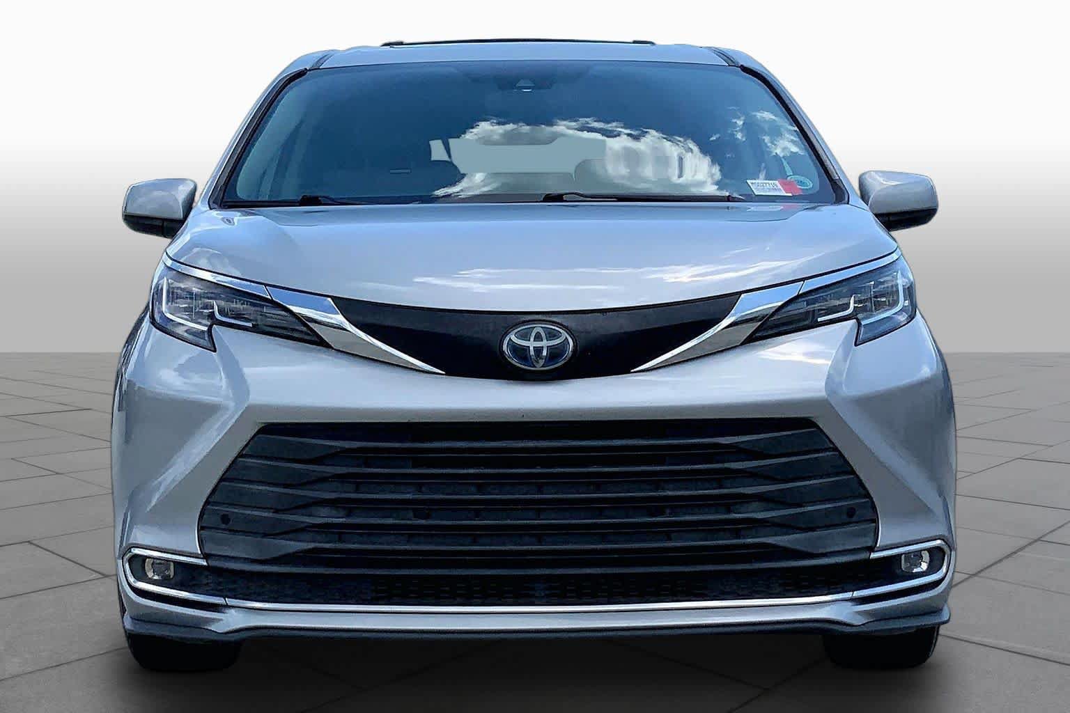 Used 2021 Toyota Sienna XLE FWD image 4