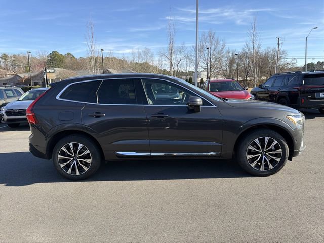 Used 2023 Volvo XC60 B5 Plus image 3