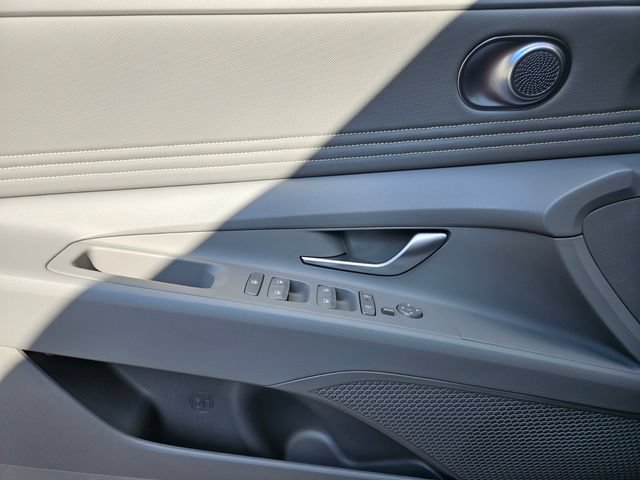Used 2026 Hyundai Elantra Sport FWD image 12