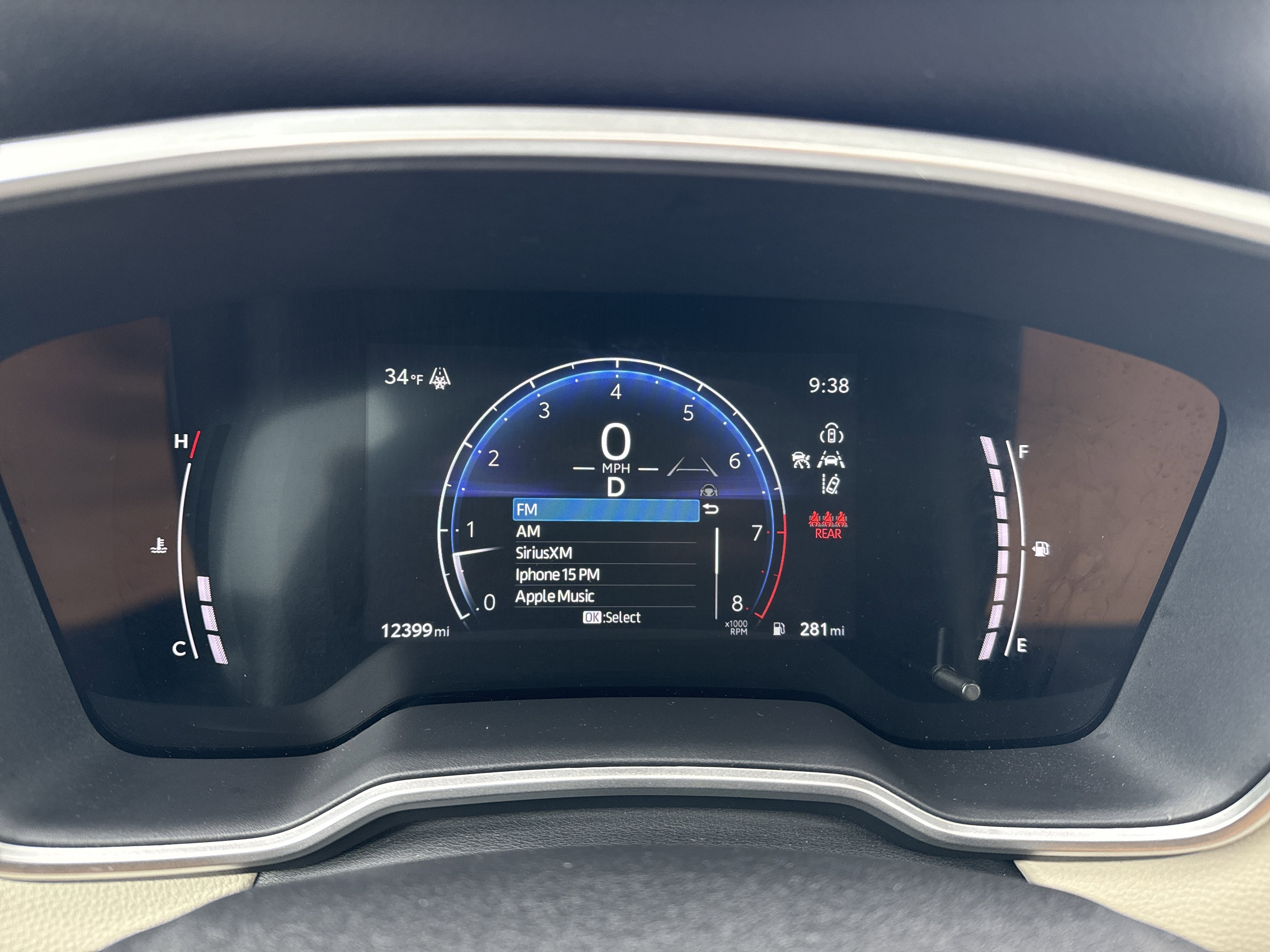 Used 2024 Toyota Corolla Cross XLE w/ Convenience Package image 30