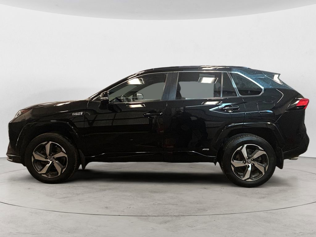 Used 2021 Toyota RAV4 SE image 2