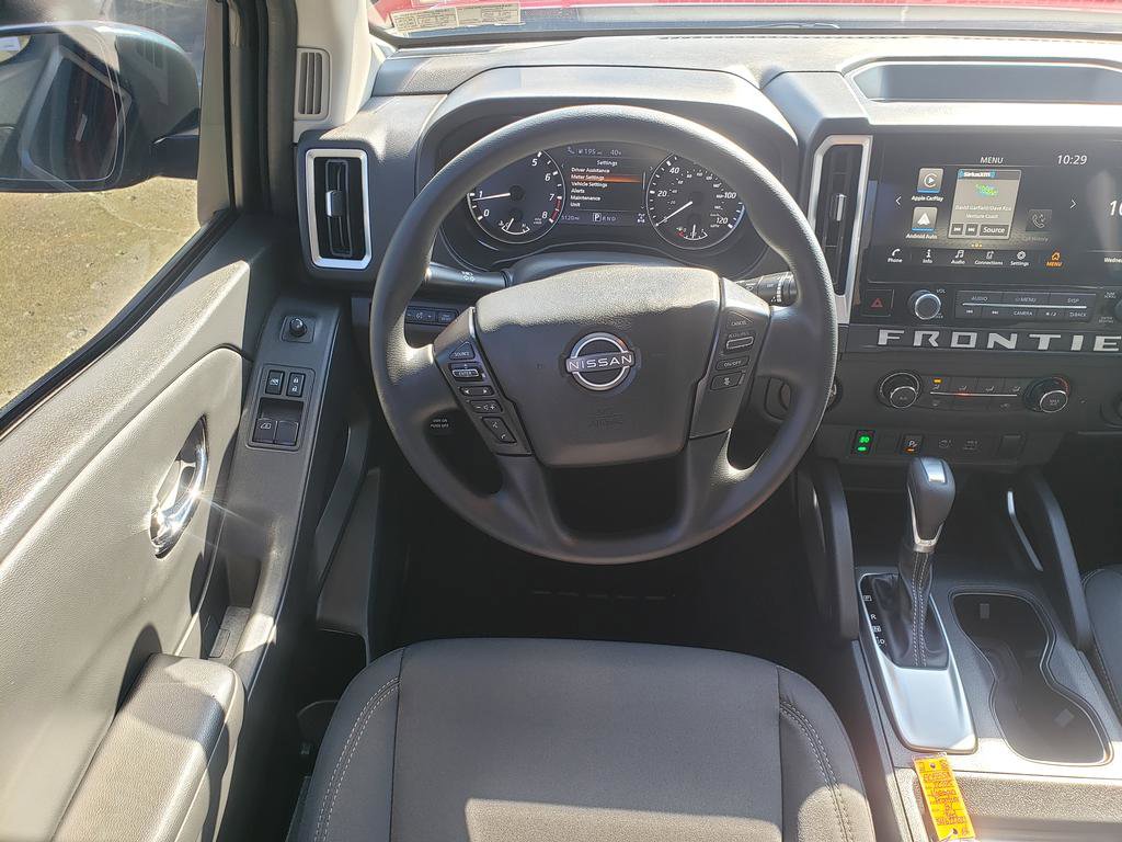 Used 2025 Nissan Frontier SV image 15