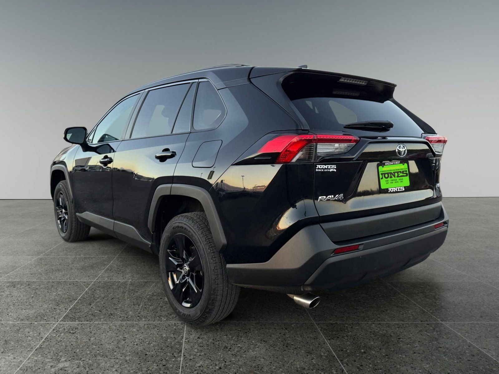 Used 2022 Toyota RAV4 XLE image 4