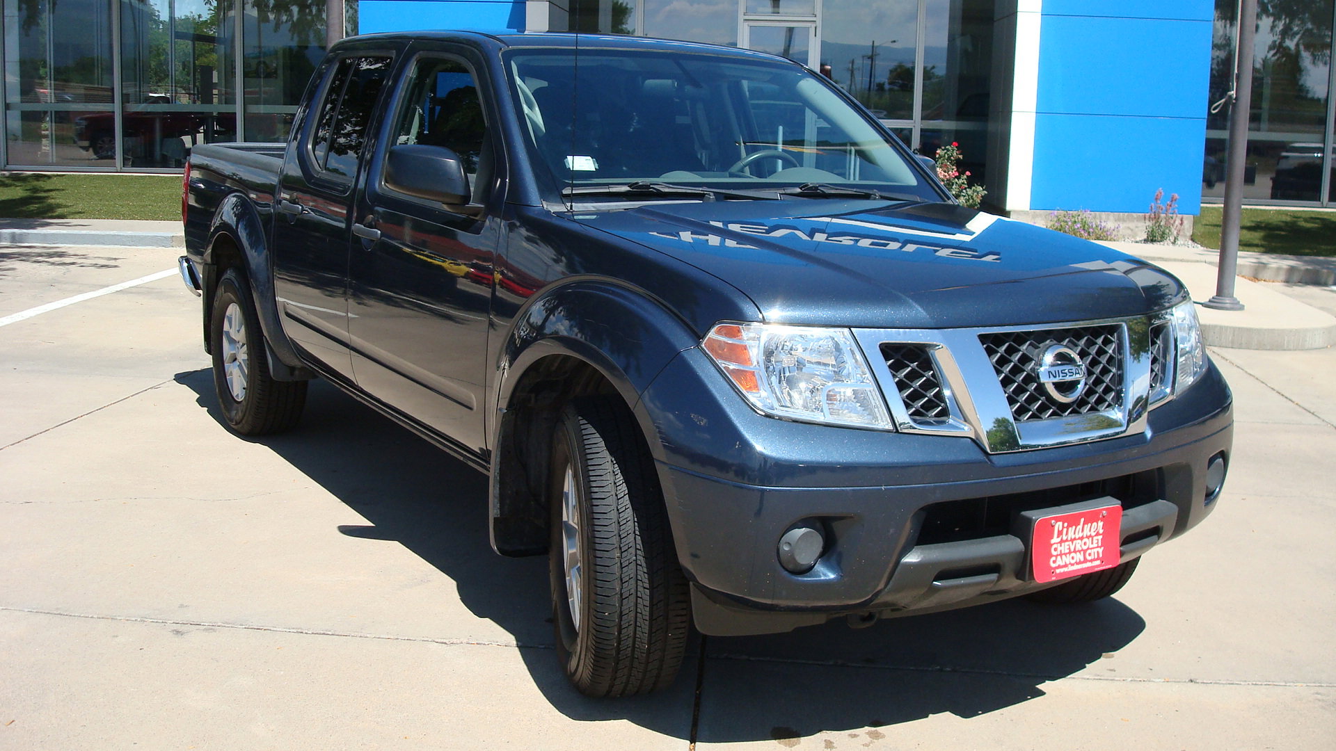 Used 2021 Nissan Frontier SV w/ SV Utility Package AWD/4WD image 3