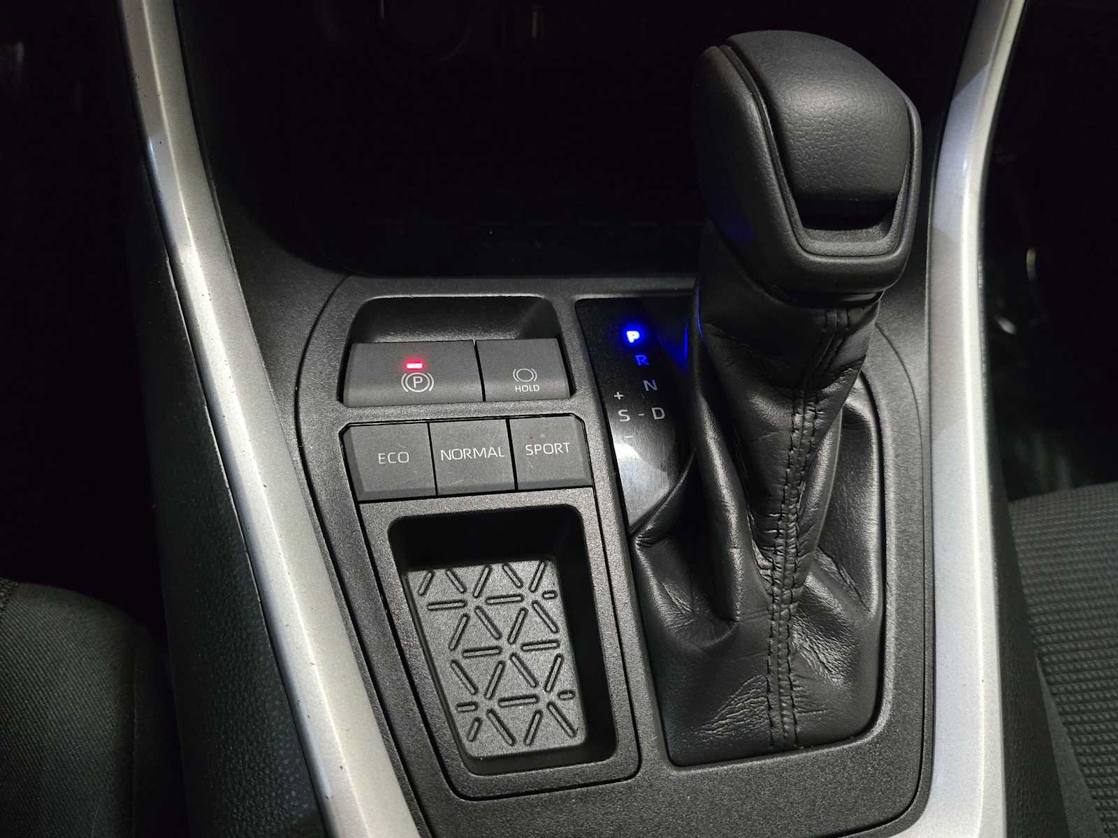 Used 2020 Toyota RAV4 LE w/ All Weather Liner Package FWD image 17