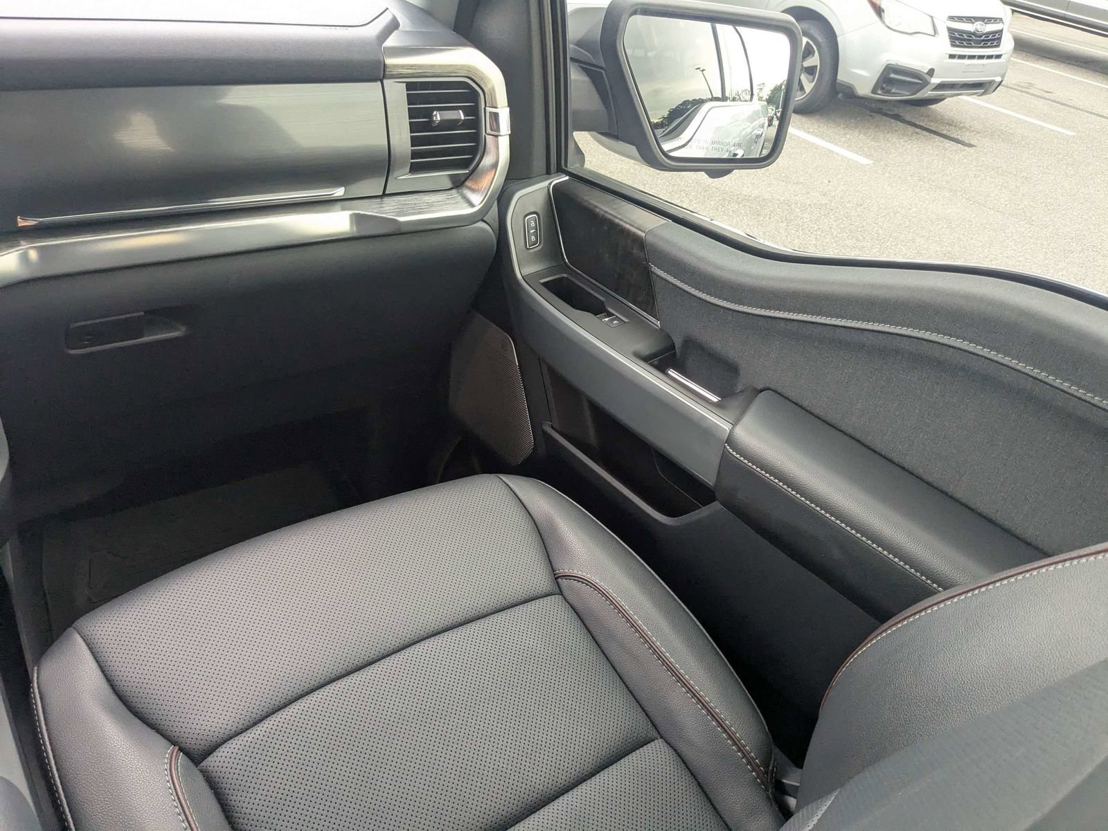 Used 2022 Ford F150 Lariat w/ Equipment Group 502A High AWD/4WD image 17