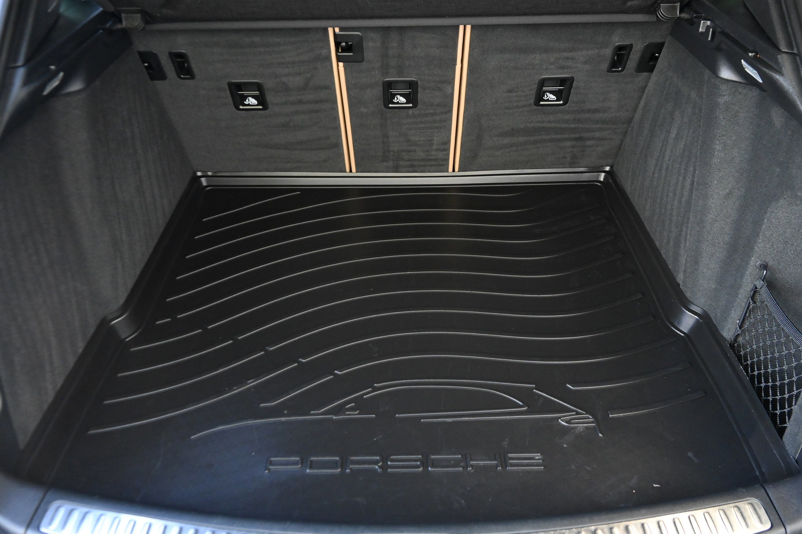 Used 2024 Porsche Macan image 32