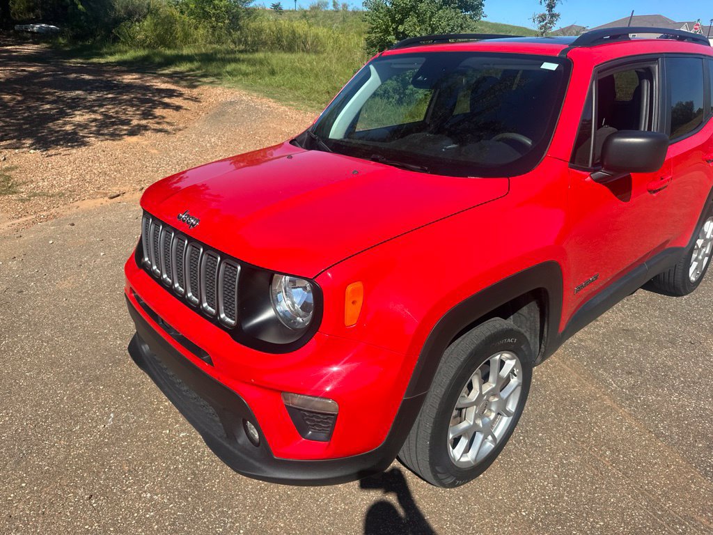 Used 2022 Jeep Renegade Latitude w/ Sun/Sound Group AWD/4WD image 6