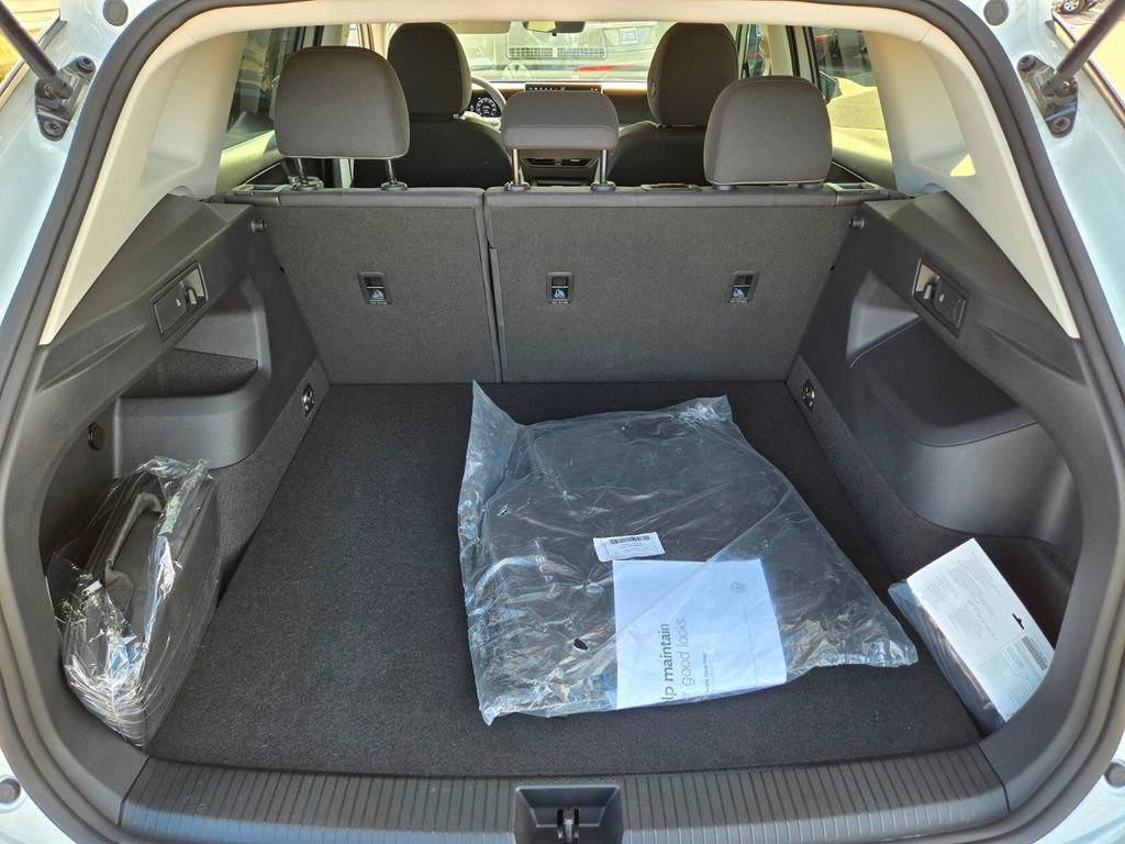 Certified 2025 Volkswagen Tiguan S AWD/4WD image 11