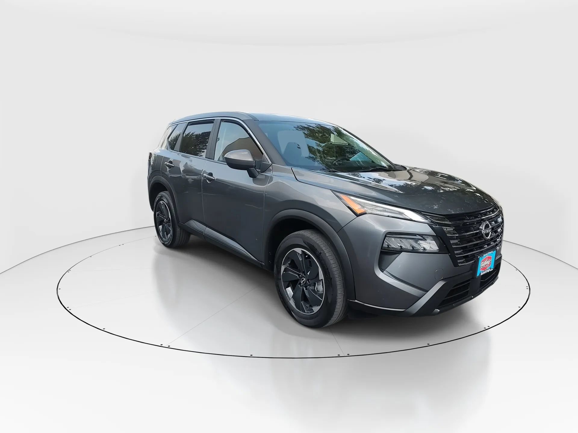 Used 2024 Nissan Rogue SV image 2