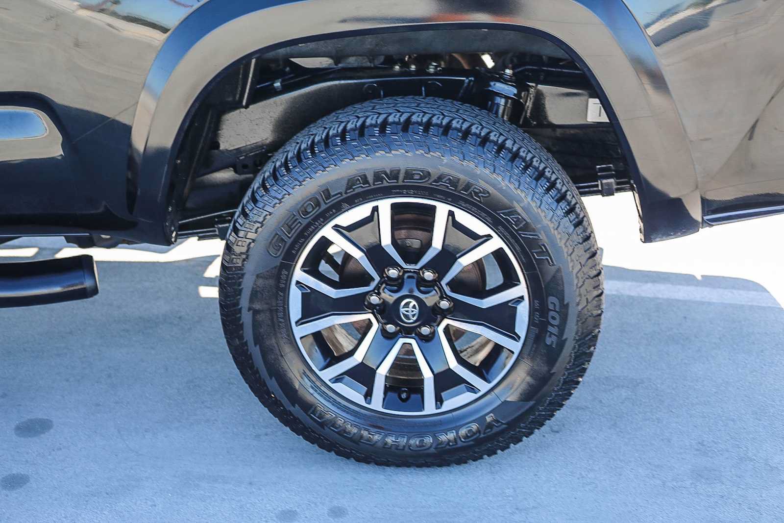 Used 2022 Toyota Tacoma TRD Sport w/ Technology Package AWD/4WD image 11