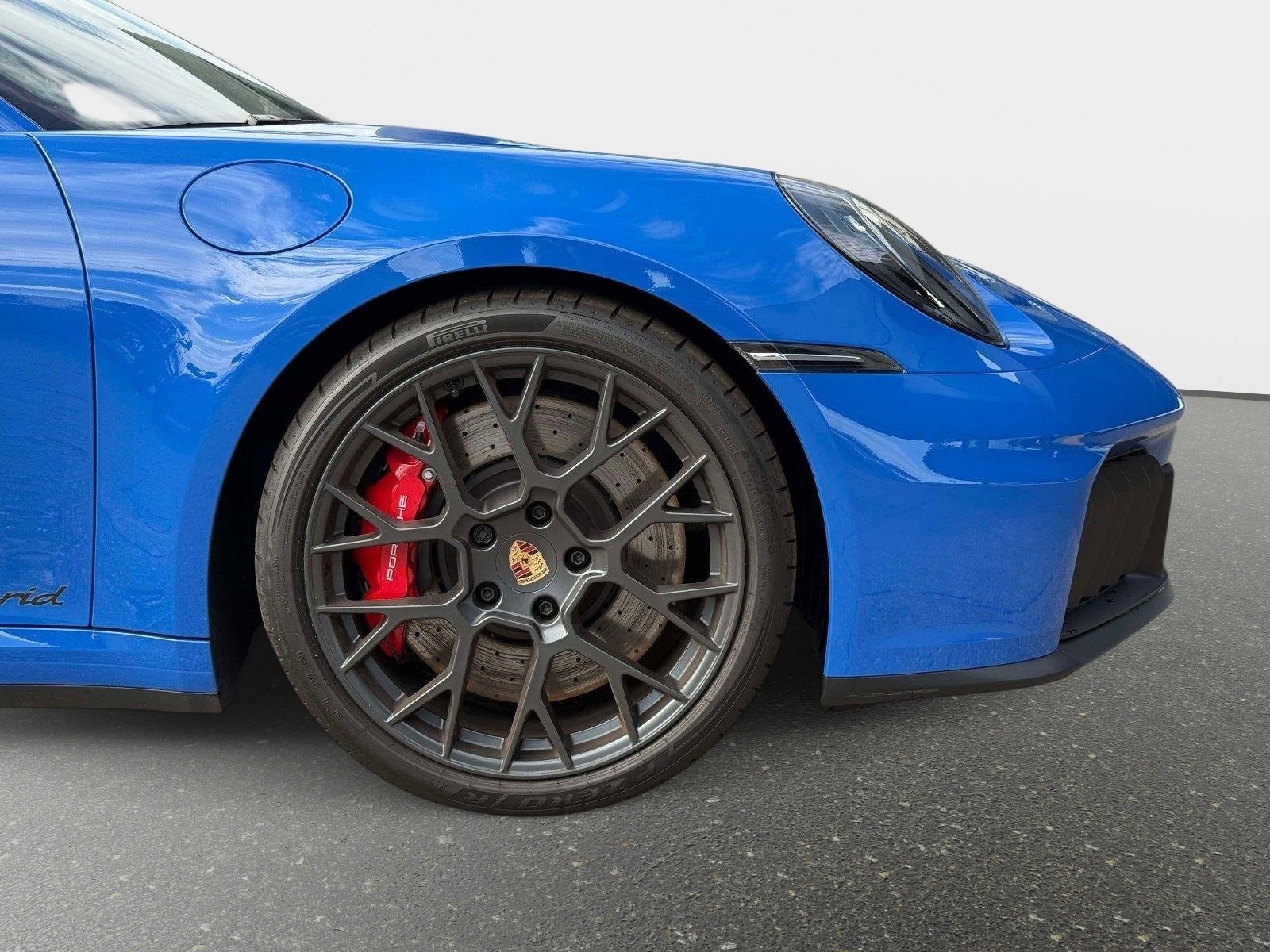 Used 2025 Porsche 911 Carrera GTS image 21