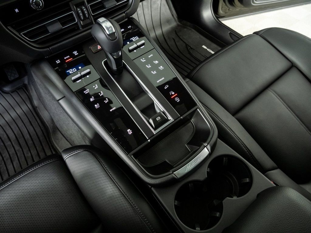 New 2026 Porsche Macan AWD/4WD image 18