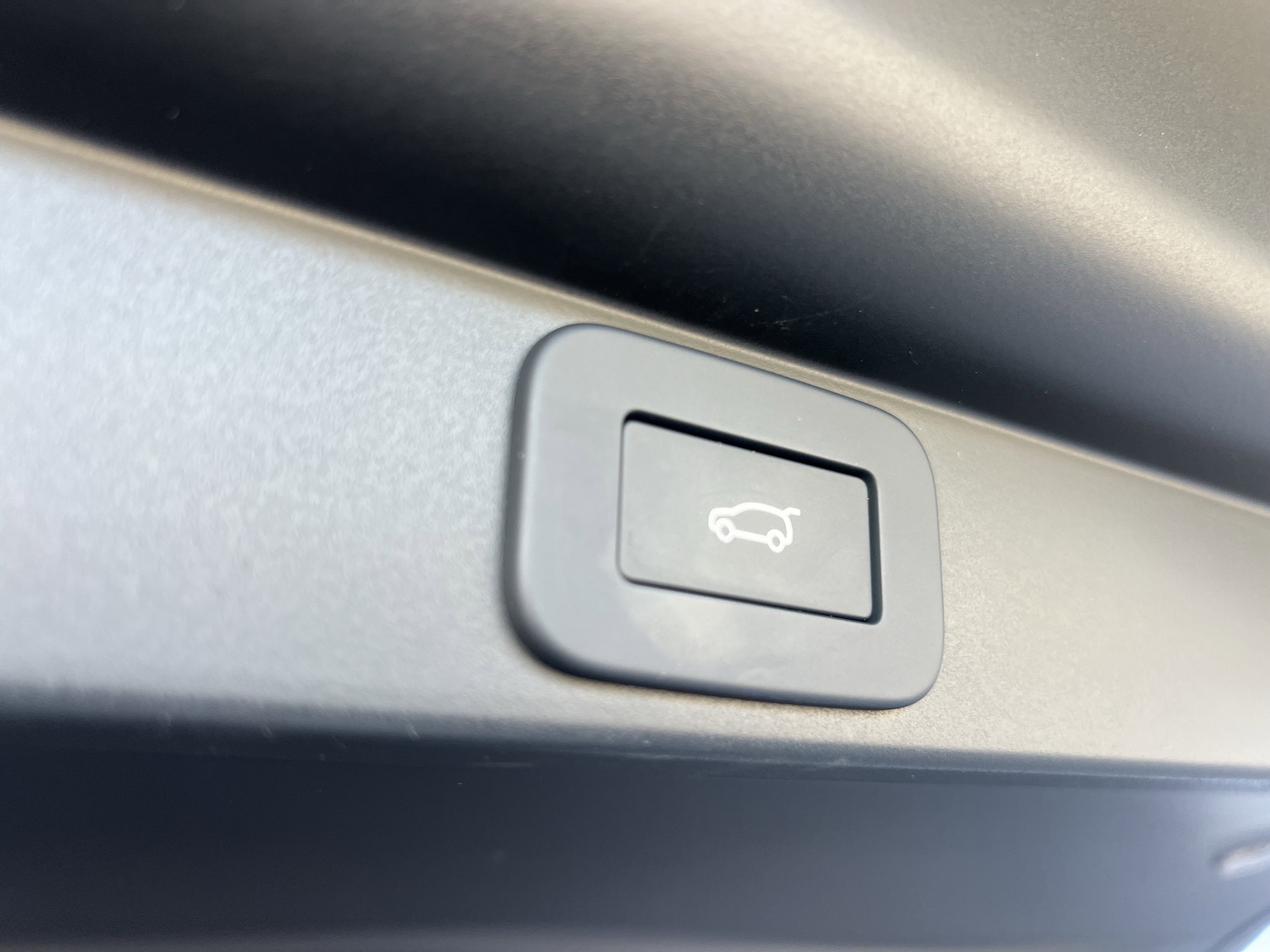 Used 2025 Land Rover Range Rover SE image 35