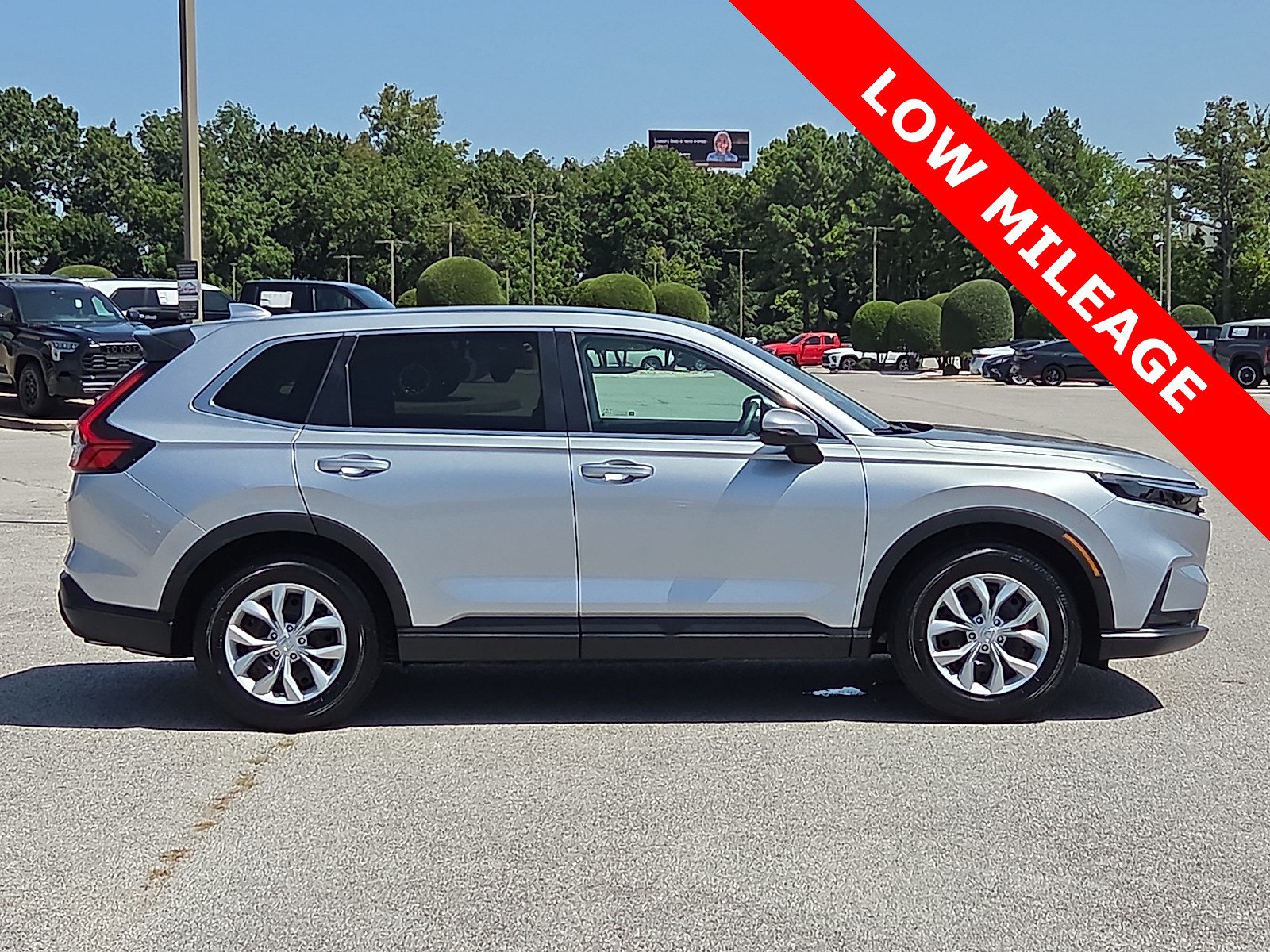 Used 2025 Honda CR-V LX image 6
